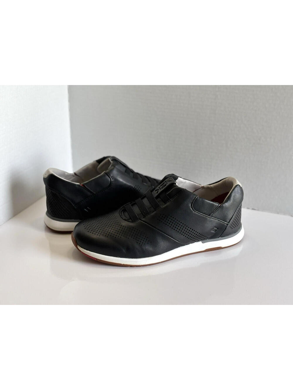 Kizik Boston Hands Free Slip On Shoes Men’s Sz 8M Black Leather Comfort Sneakers